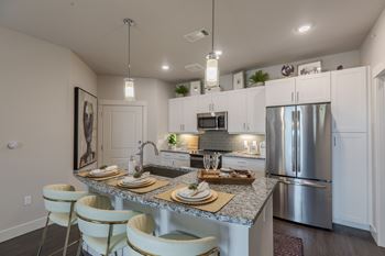 Granite & quartz countertops